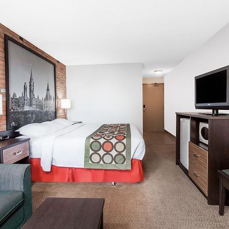 Super 8 By Wyndham Sudbury On Hotel Luaran gambar