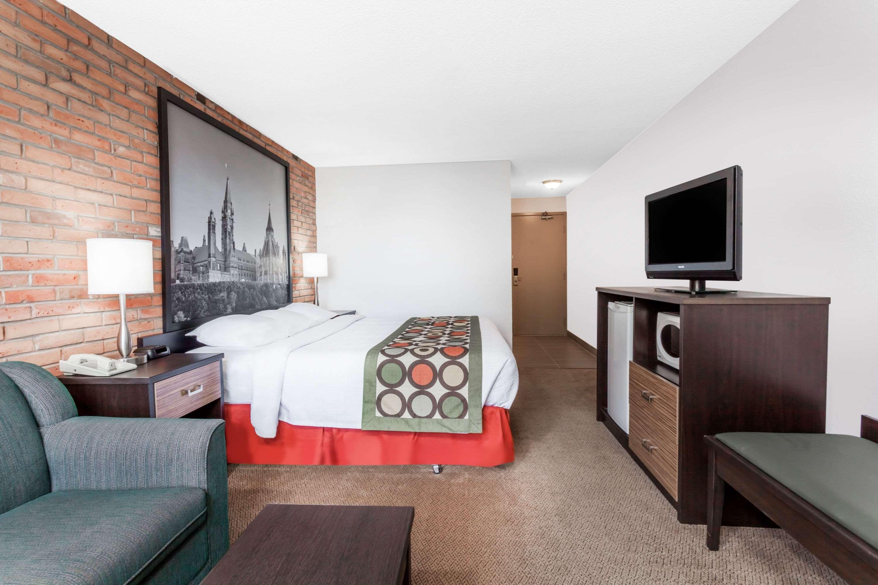 Super 8 By Wyndham Sudbury On Hotel Luaran gambar