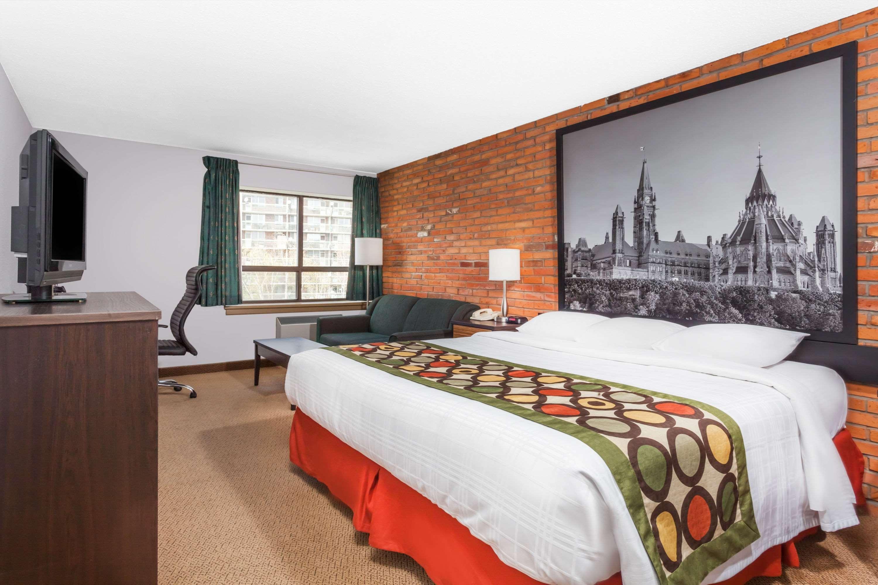 Super 8 By Wyndham Sudbury On Hotel Luaran gambar
