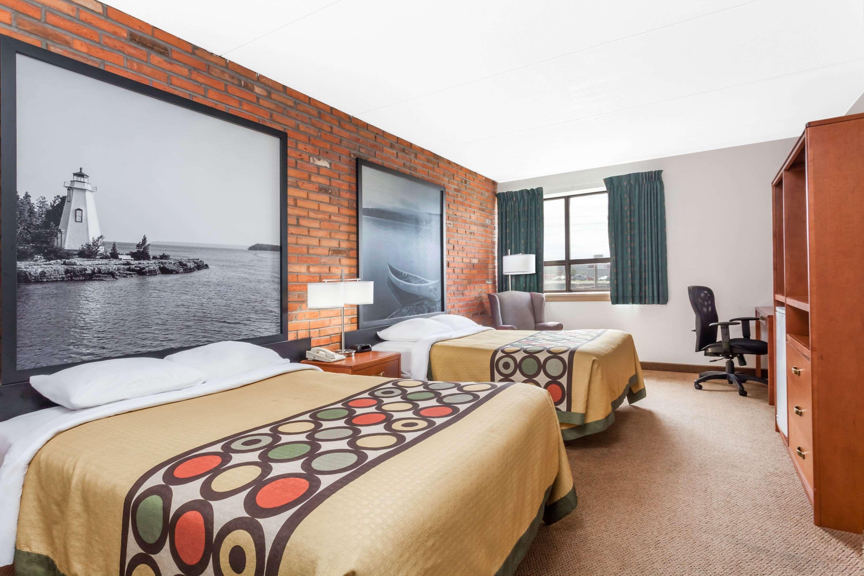 Super 8 By Wyndham Sudbury On Hotel Luaran gambar