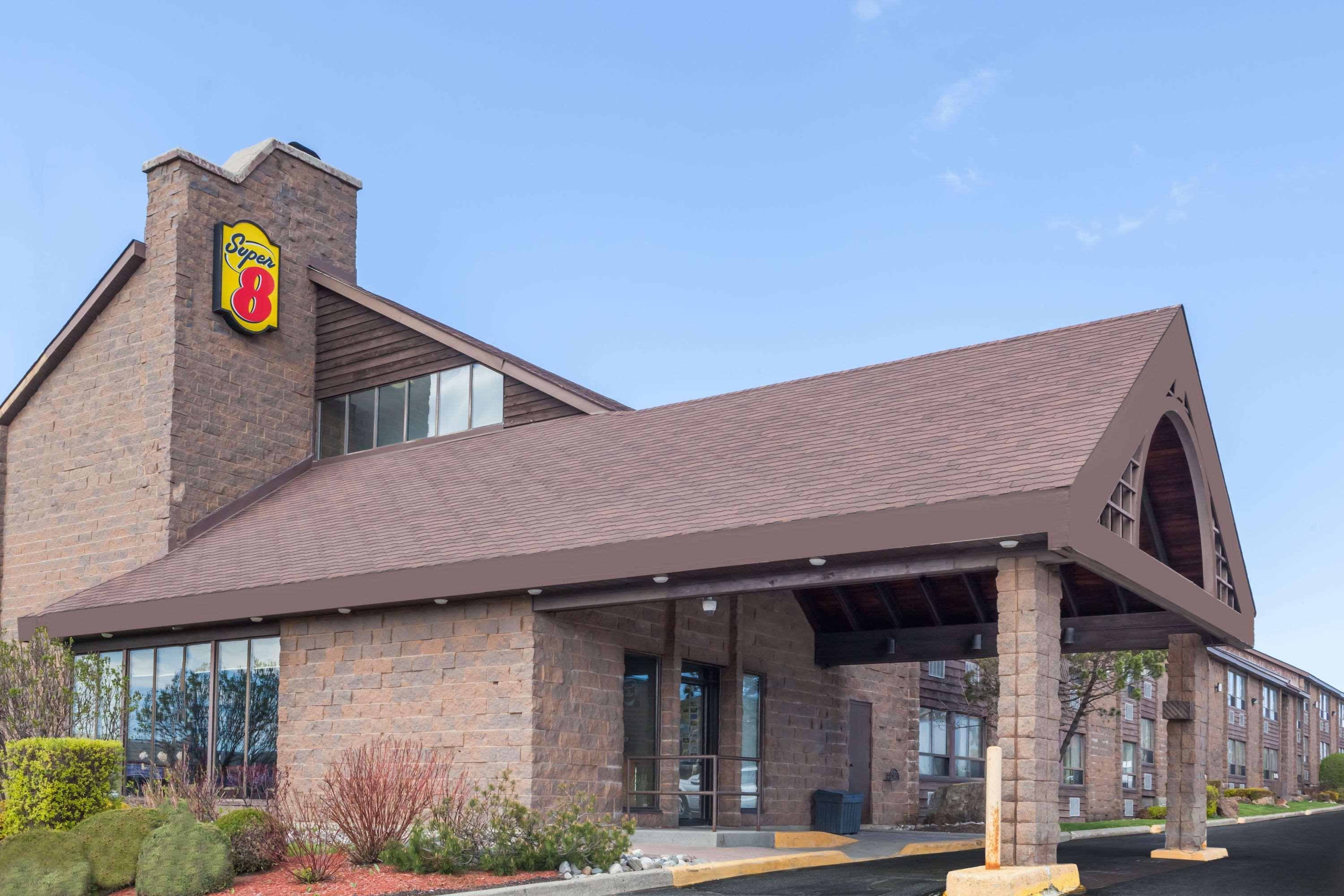 Super 8 By Wyndham Sudbury On Hotel Luaran gambar