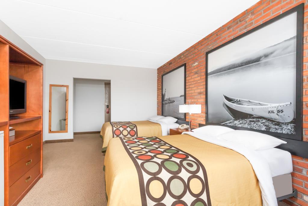 Super 8 By Wyndham Sudbury On Hotel Luaran gambar
