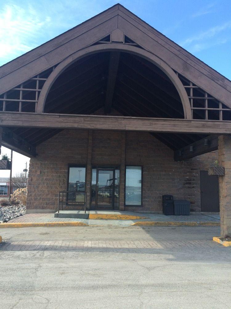 Super 8 By Wyndham Sudbury On Hotel Luaran gambar