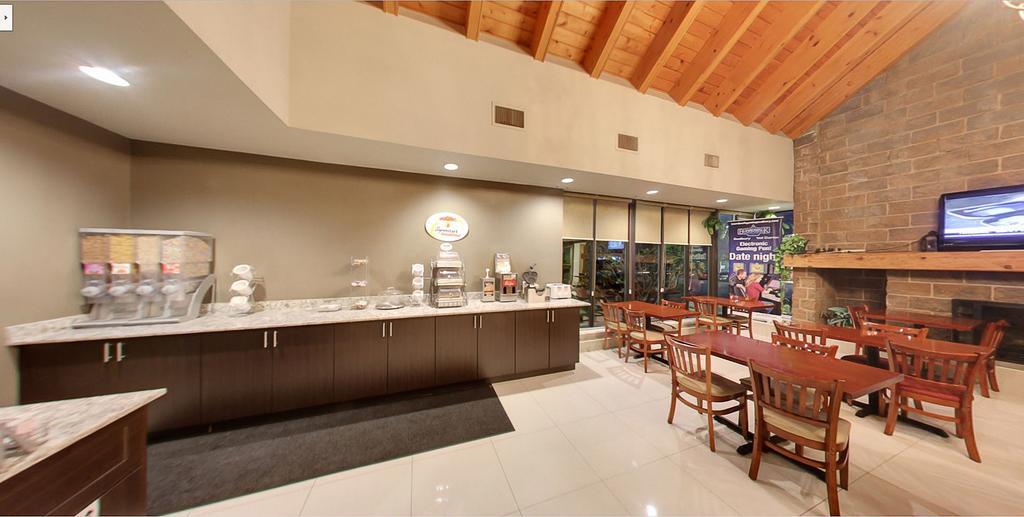 Super 8 By Wyndham Sudbury On Hotel Luaran gambar