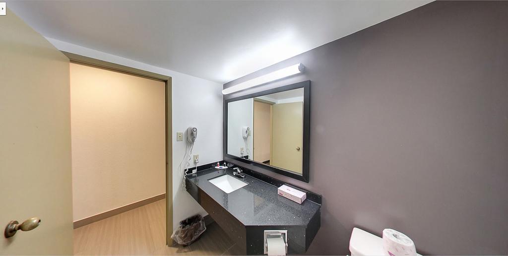 Super 8 By Wyndham Sudbury On Hotel Luaran gambar